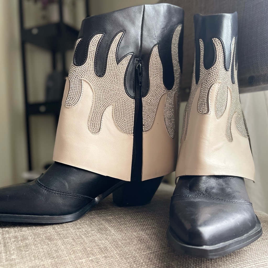 Gianni Bini Conleytwo Western Black And Cream Flame Design Women's Boots